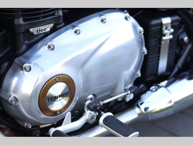 triumph - bonneville-bobber