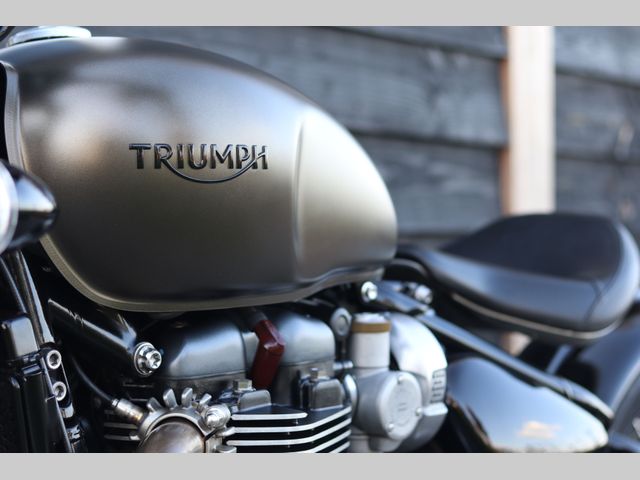 triumph - bonneville-bobber