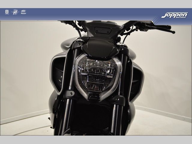 ducati - diavel-v4