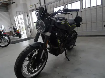 HUSQVARNA SVARTPILEN 401 – foto 3