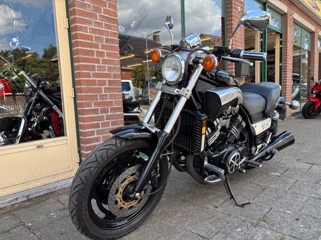 yamaha - vmx-1200-black-max