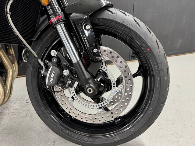 triumph - trident-660