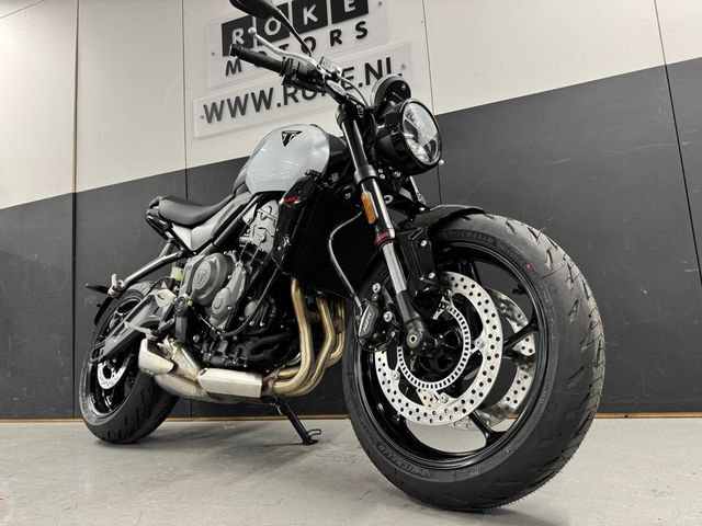 triumph - trident-660