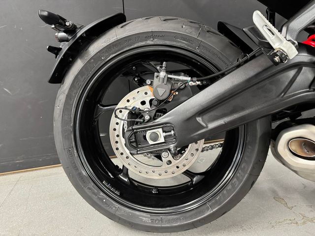 triumph - trident-660