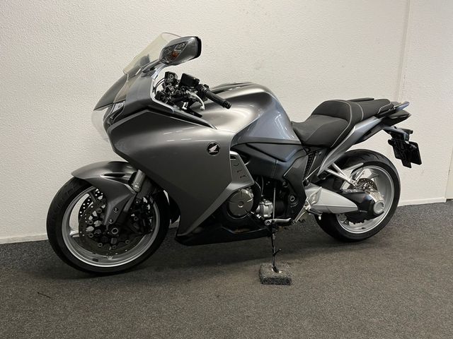 honda - vfr-1200-f