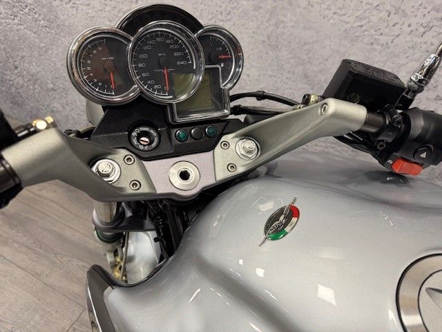 moto-guzzi - 850-breva