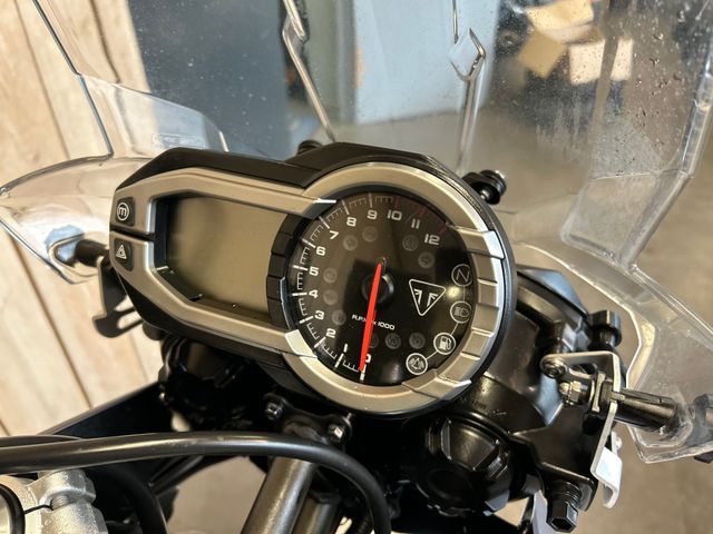 triumph - tiger-800-xrx
