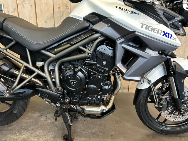 triumph - tiger-800-xrx
