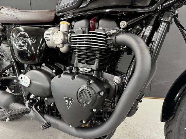 triumph - bonneville-t-120-black