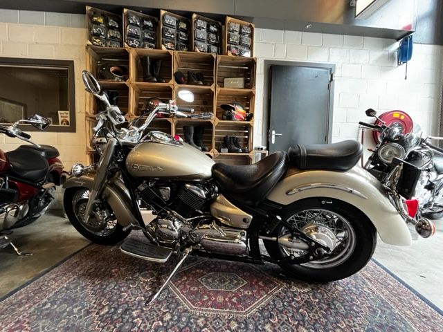 yamaha - xvs-1100-a-dragstar-classic