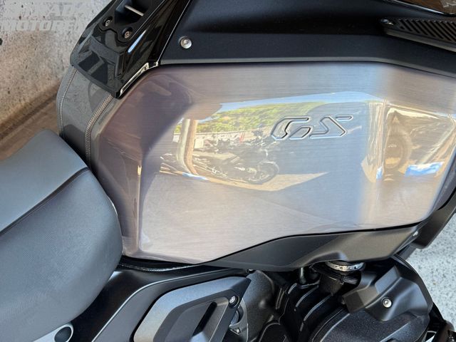 bmw - r-1300-gs-adventure-triple-black