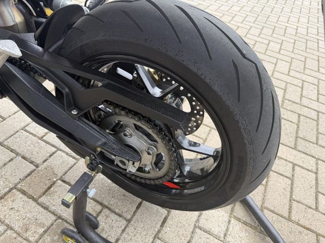 aprilia - dorsoduro-900