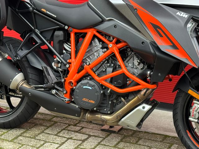 ktm - 1290-super-duke-gt
