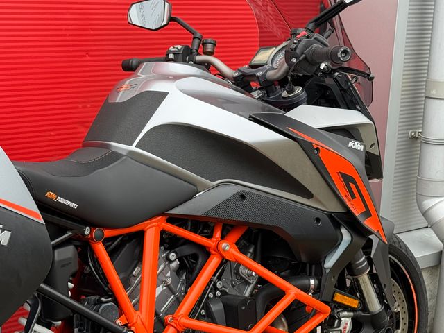 ktm - 1290-super-duke-gt