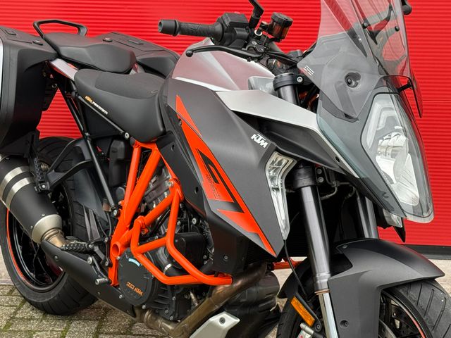 ktm - 1290-super-duke-gt
