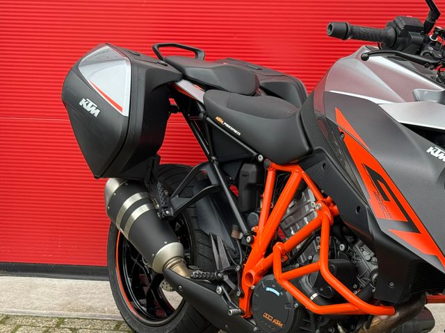 ktm - 1290-super-duke-gt