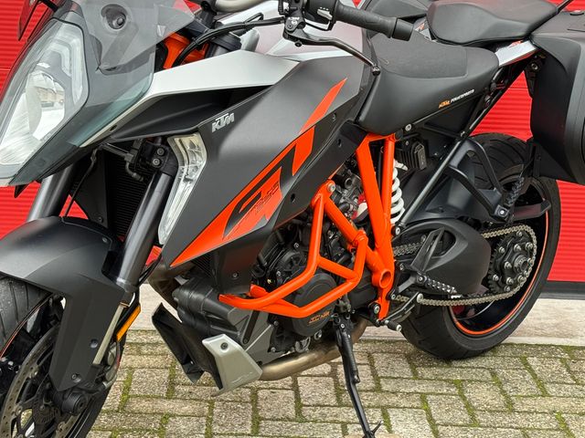 ktm - 1290-super-duke-gt