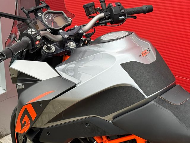 ktm - 1290-super-duke-gt