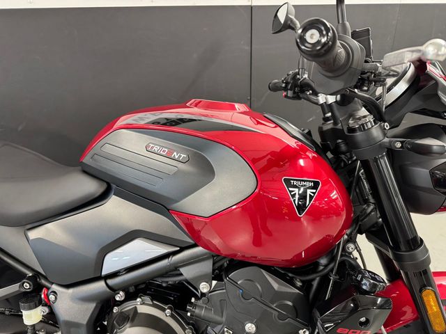 triumph - trident-800