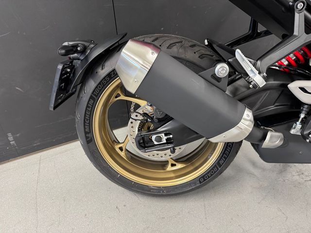 triumph - trident-800