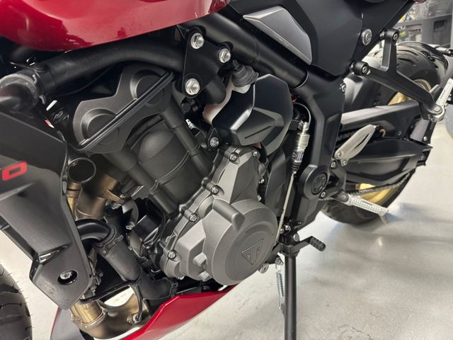triumph - trident-800