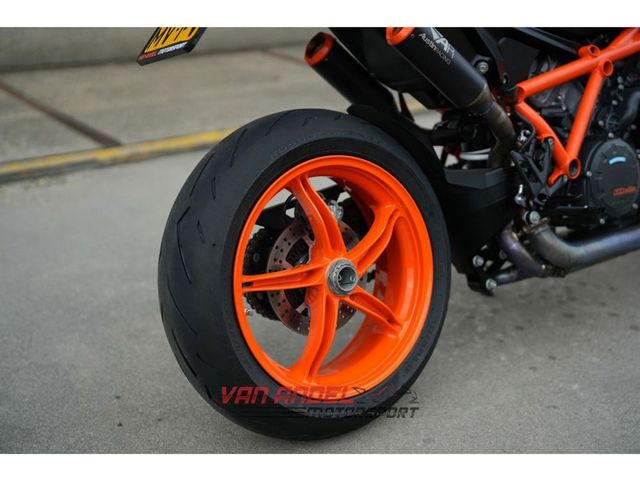 ktm - 1290-super-duke-r