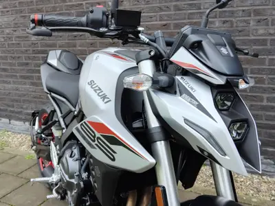 SUZUKI GSX-8S – foto 4