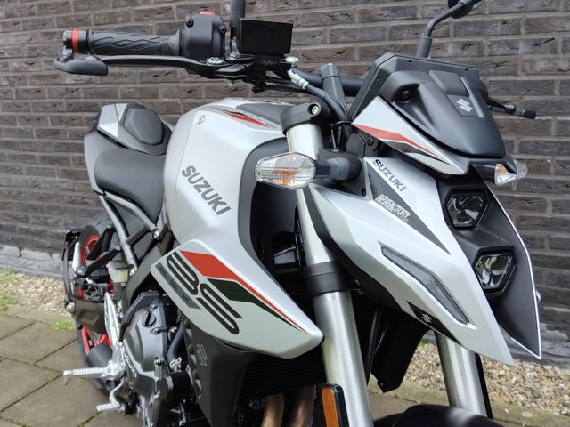suzuki - gsx-8s