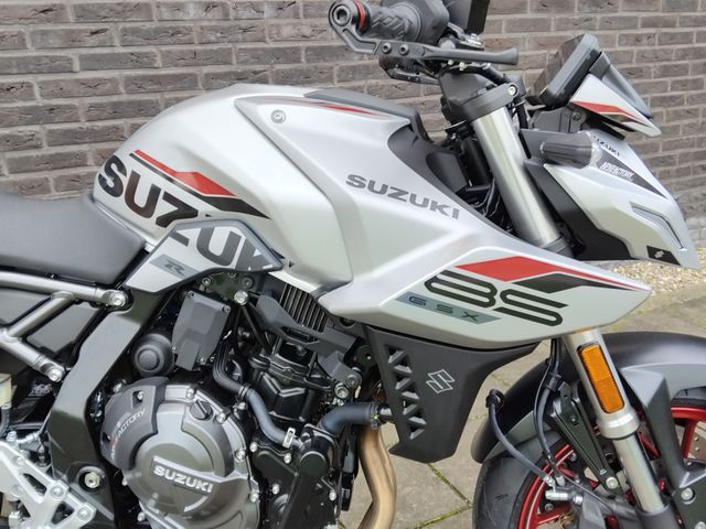 suzuki - gsx-8s