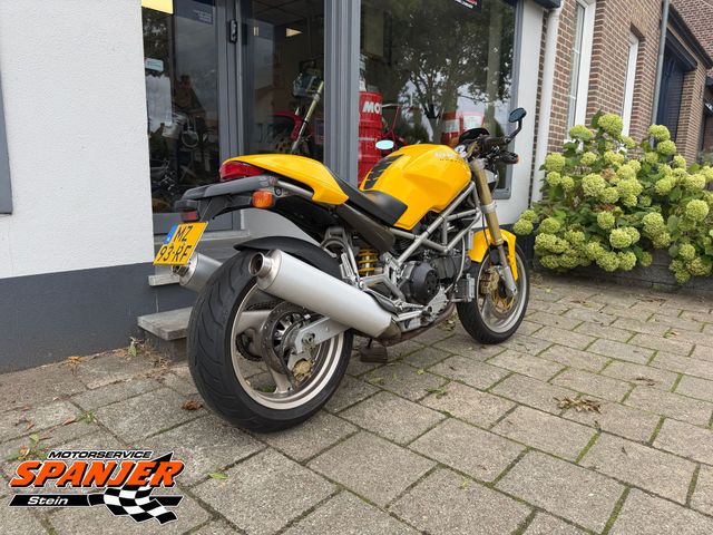 ducati - m-900-monster
