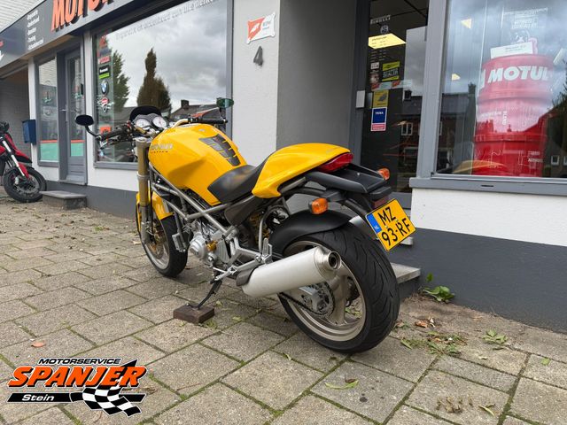 ducati - m-900-monster