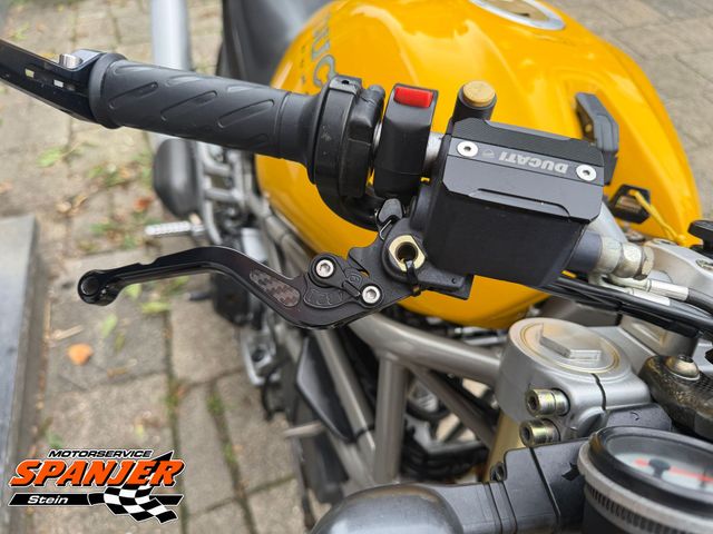 ducati - m-900-monster