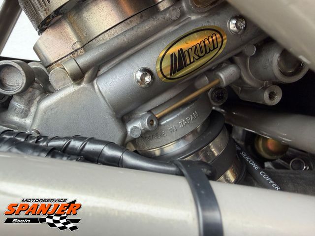 ducati - m-900-monster