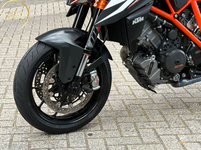 ktm - 1290-super-duke-r