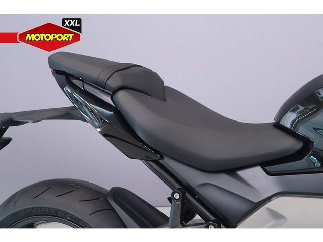 triumph - daytona-660