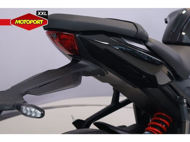 triumph - daytona-660