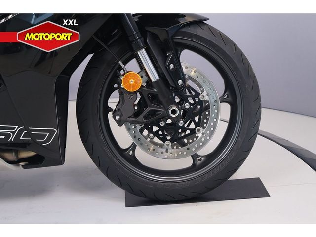 triumph - daytona-660