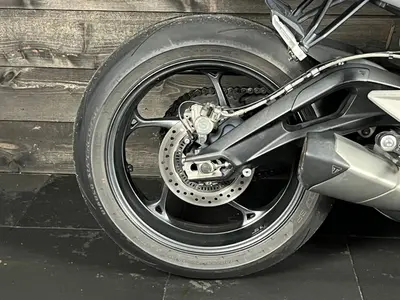 TRIUMPH STREET TRIPLE 765 RS – foto 4