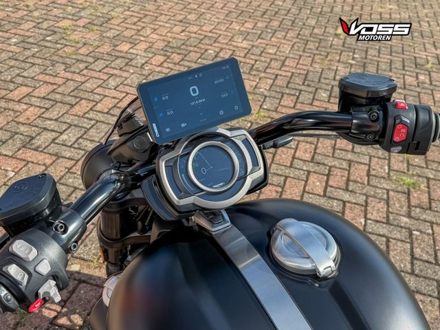 triumph - rocket-3-storm-gt