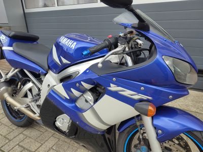 YAMAHA YZF R6 – foto 4