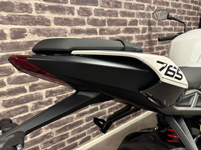 triumph - street-triple-r