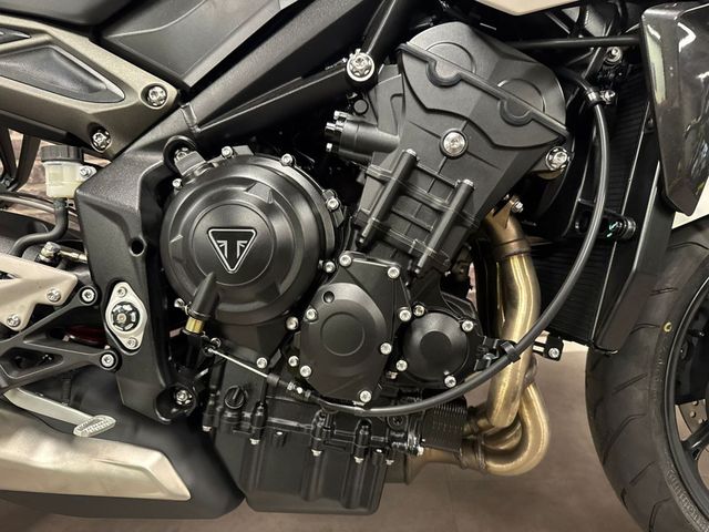 triumph - street-triple-r