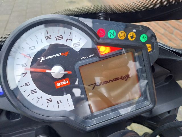 aprilia - tuono-v4-r-aprc