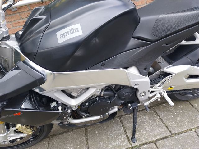 aprilia - tuono-v4-r-aprc