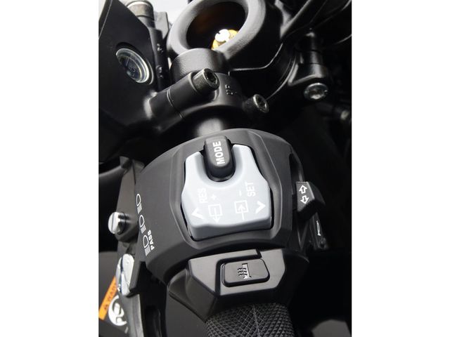 suzuki - gsx-r-1300-hayabusa