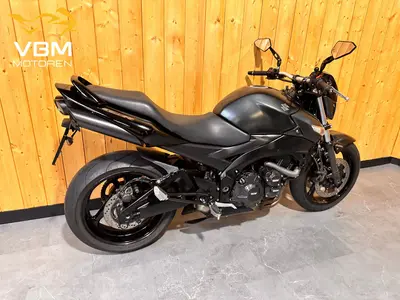 SUZUKI GSR 600 A – foto 3