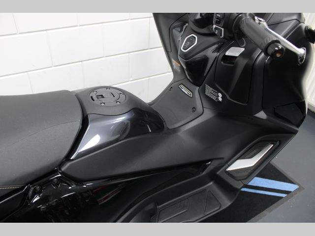 yamaha - tmax-560