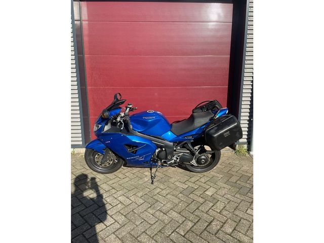 triumph - sprint-st-1050-abs