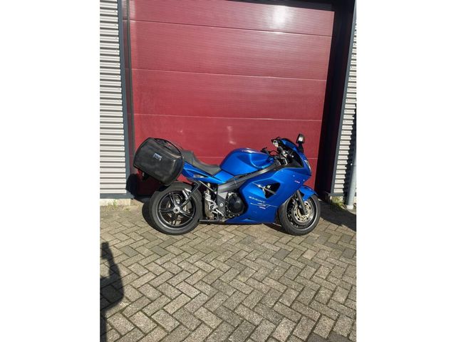 triumph - sprint-st-1050-abs