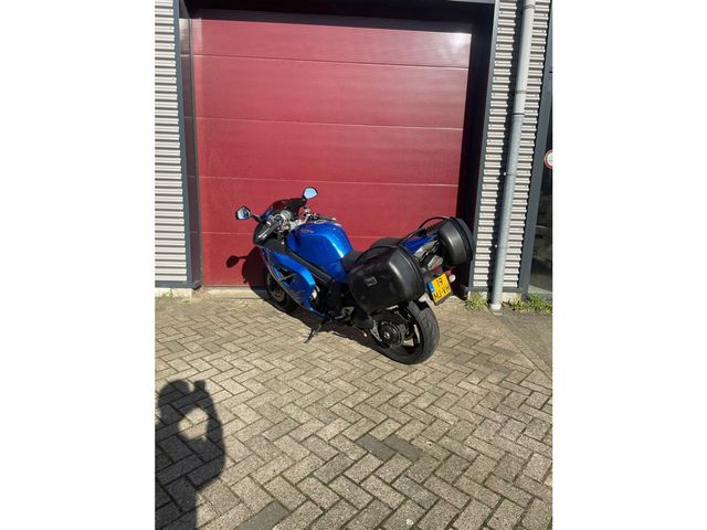 triumph - sprint-st-1050-abs